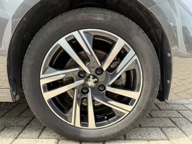 Peugeot 208 1.2 PureTech 100 Allure 2024 Benzine 9