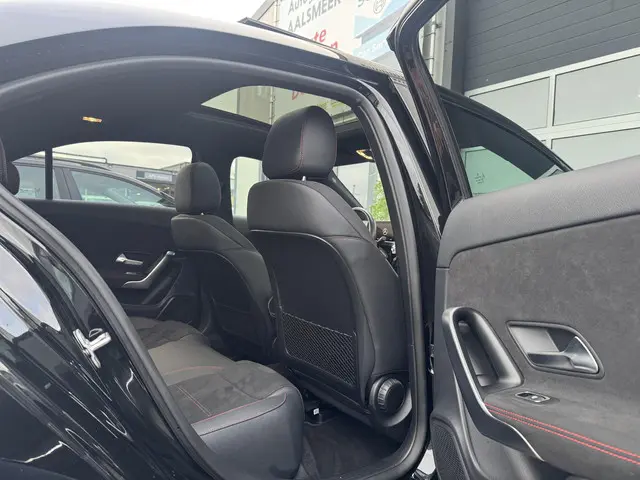 Mercedes-Benz A-Klasse 200 AMG Line 2024 Benzine 22