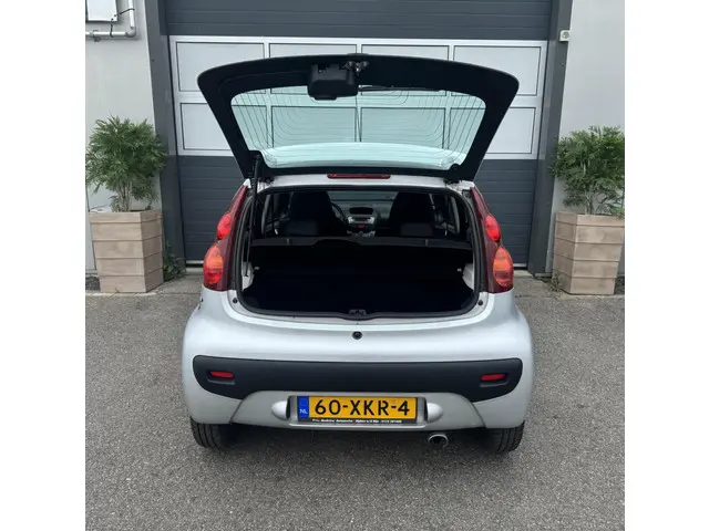 Peugeot 107 1.0 Active 2012 Benzine 13