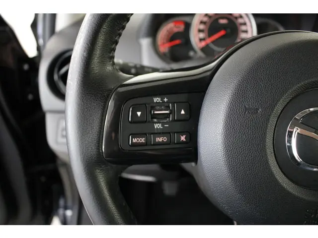 Mazda 2 1.3 Silver Edition 2015 Benzine 18