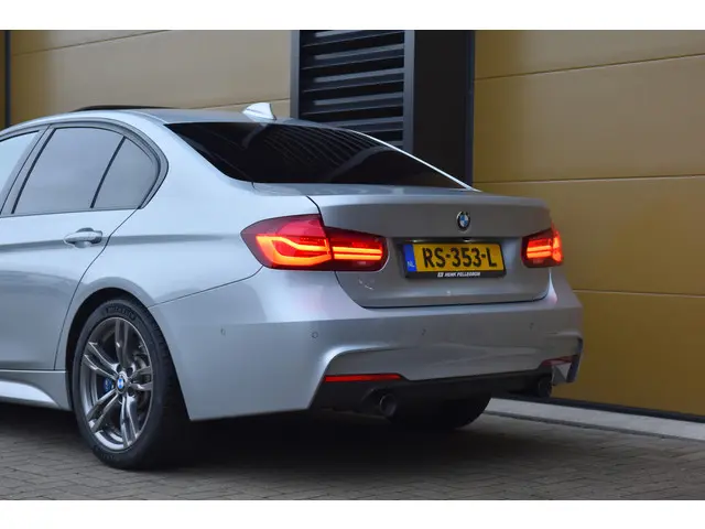 BMW 3 Serie 340i High Executive 2018 Benzine 6
