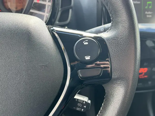 Peugeot 108 1.0 e-VTi Première 2015 Benzine 18