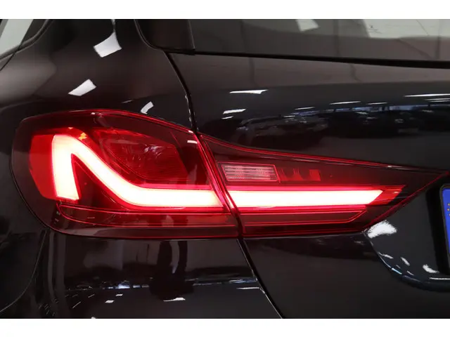 BMW 1 Serie 118i Business Edition Plus 2022 Benzine 36