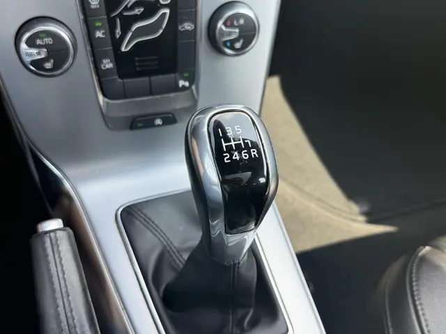 Volvo V40 2.0 T2 Nordic+ 2018 Benzine 30
