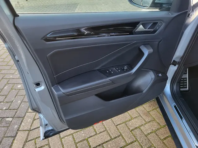 Volkswagen T-Roc 1.5 TSI Life Edition 2025 Benzine 12