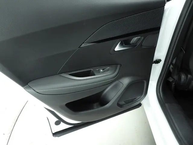 Peugeot e-2008 EV GT Pack 50 kWh 2022 Elektrisch 17