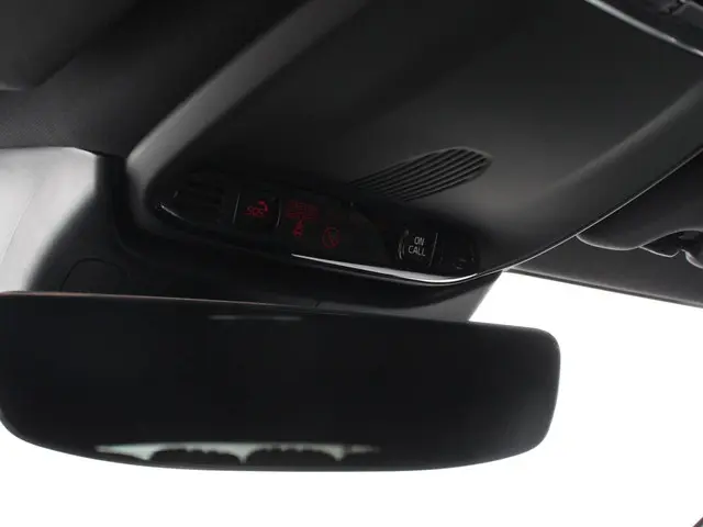 Volvo V60 2.0 B4 R-Design 2022 Benzine 17