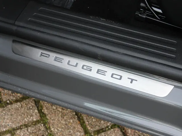 Peugeot 2008 1.2 Hybrid 145 GT 2026 Hybride Benzine 35