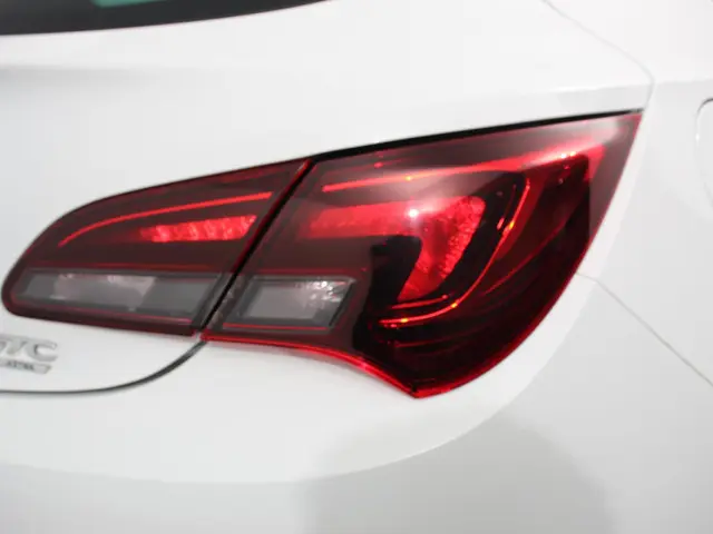 Opel Astra GTC 1.4 Turbo 120pk Sport 2015 Benzine 24