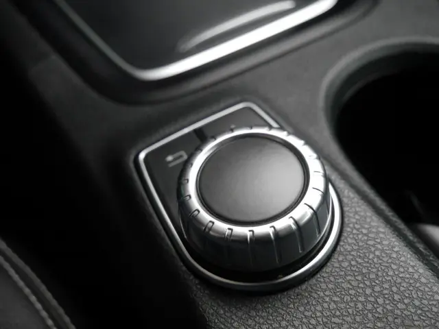 Mercedes-Benz B-Klasse 180 Ambition 2015 Benzine 24