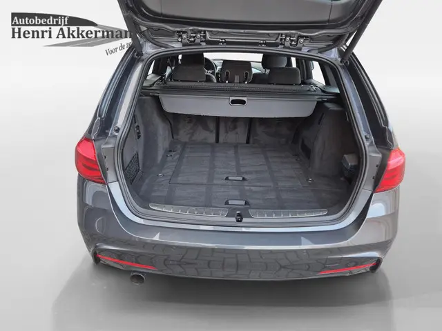 BMW 3 Serie Touring 318i M Sport 2015 Benzine 9