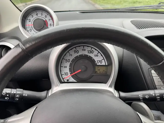 Peugeot 107 1.0 Black & Silver LM Velgen,Airco 2012 Benzine 9