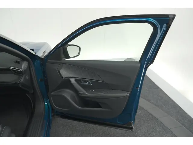 Peugeot 2008 Hybrid 145 e-DCS6 GT 2025 Hybride Benzine 61