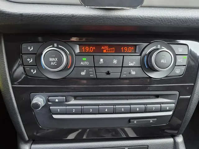 BMW X1 SDrive20i Chrome Line LEDER 2014 Benzine 21