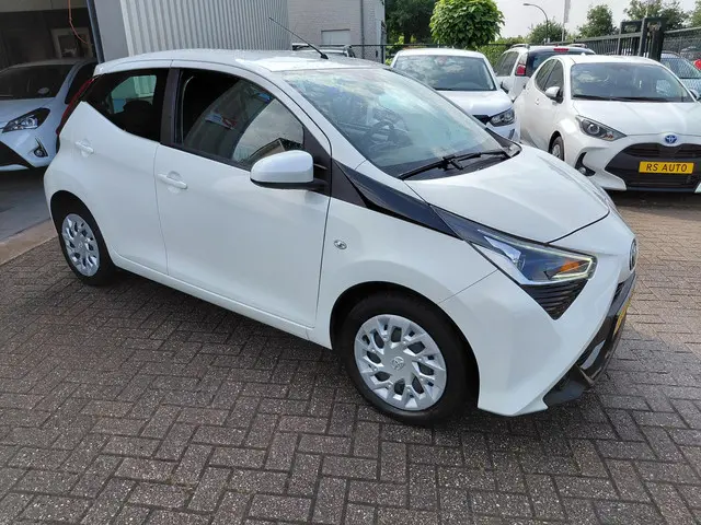 Toyota Aygo 1.0 VVT-i x-play 2021 Benzine 7