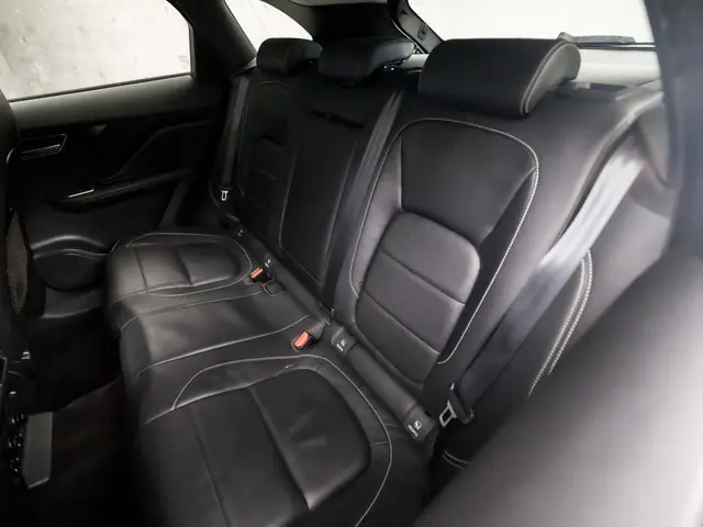 Jaguar F-PACE 2.0 Portfolio R-Sport AWD 20d 2017 Diesel 14
