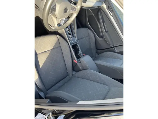 Volkswagen Golf 1.5 eTSI Life Business 2022 Benzine 15