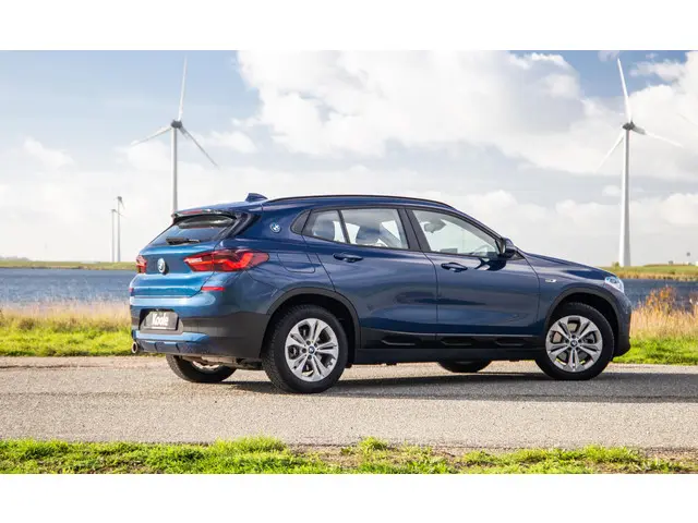 BMW X2 xDrive25e Executive 2022 Hybride Benzine 7