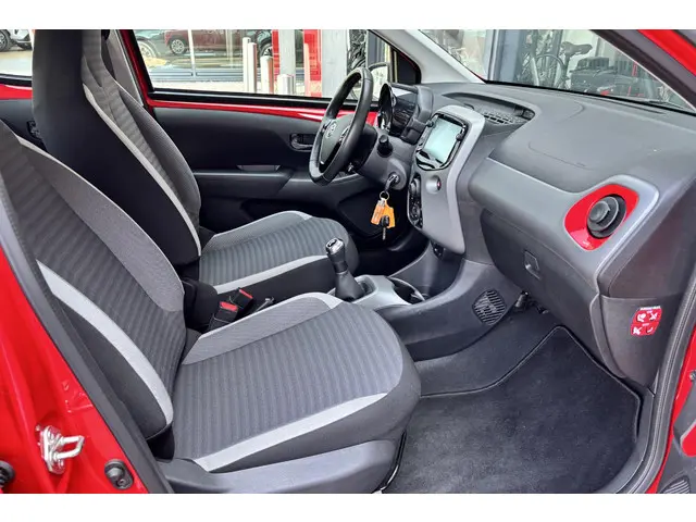 Toyota Aygo 1.0 VVT-i x-play 2020 Benzine 28