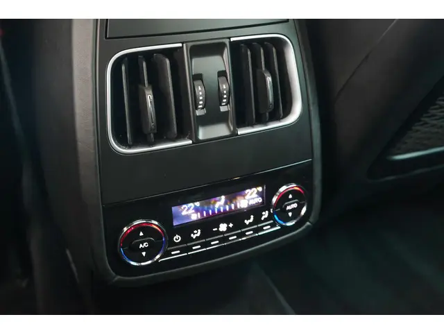 Maserati Levante Gransport 3.0 V6 D 275pk 2019 Diesel 33