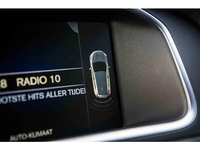 Volvo V40 1.6 T3 R-Design 2015 Benzine 26