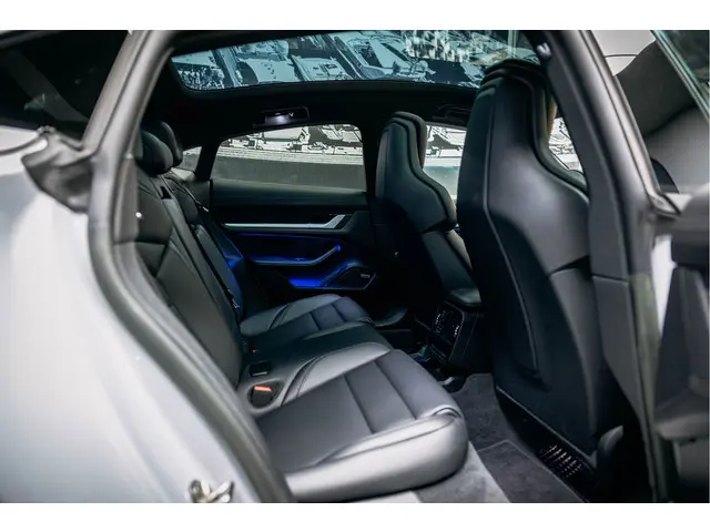 Porsche Taycan Performance 84 kWh 2023 Elektrisch 15