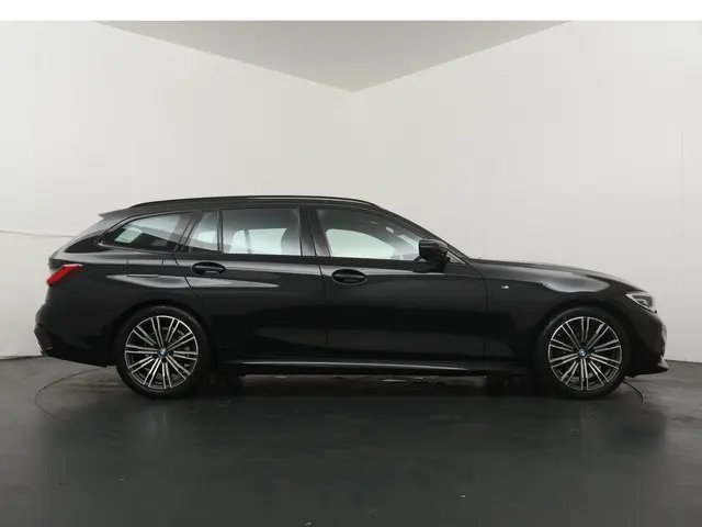 BMW 3 Serie Touring 318i Business Edition 2021 Benzine 8
