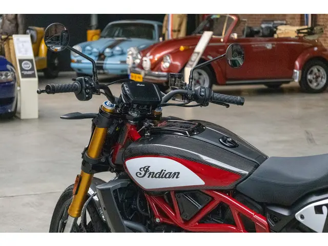 Indian FTR 1200 Carbon *Akrapovic* 2020 Benzine 23