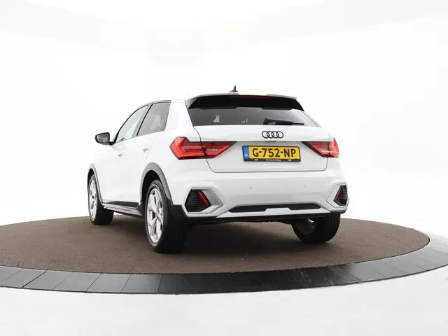 Audi A1 citycarver 30 TFSI 115pk epic 2019 Benzine 24