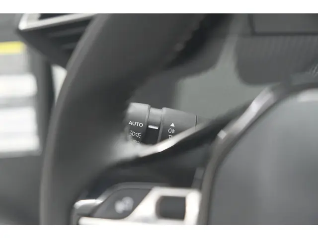 Peugeot 208 PureTech 100 EAT8 Allure Pack 2022 Benzine 33