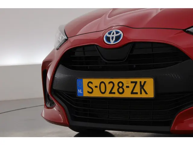 Toyota Yaris 1.5 Hybrid Dynamic 2023 Hybride Benzine 24