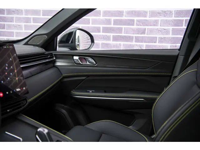 Lynk & Co 01 1.5 Plug-in Hybrid More 2025 Hybride Benzine 32