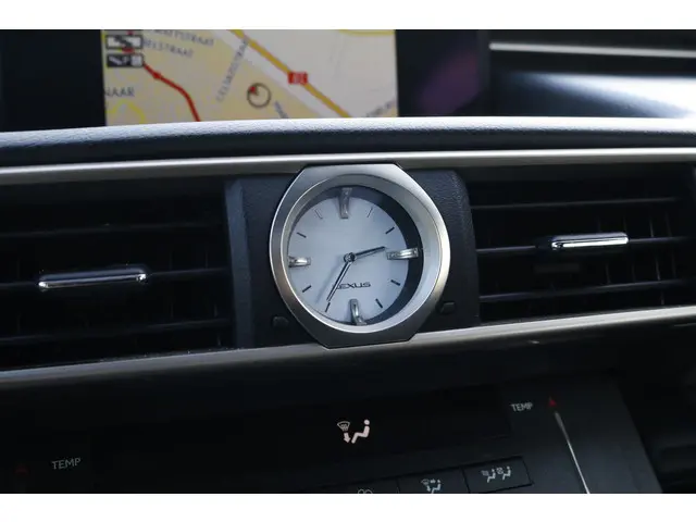 Lexus RC 300h F SPORT Line 2018 Hybride Benzine 27