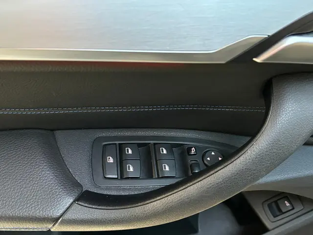 BMW X1 xDrive20i High Executive 2018 Benzine 14