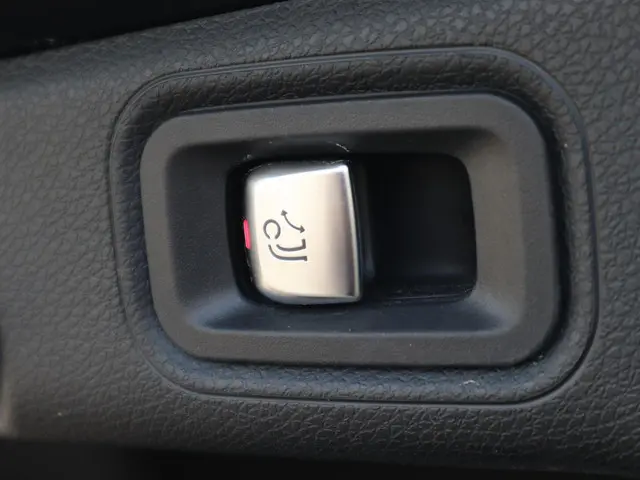 Mercedes-Benz E-Klasse 300 e 2020 Hybride Benzine 10