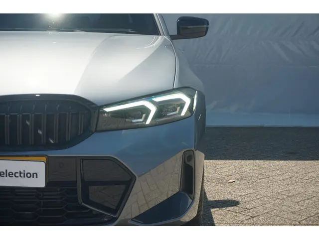 BMW 3 Serie Touring 320i 2024 Benzine 27