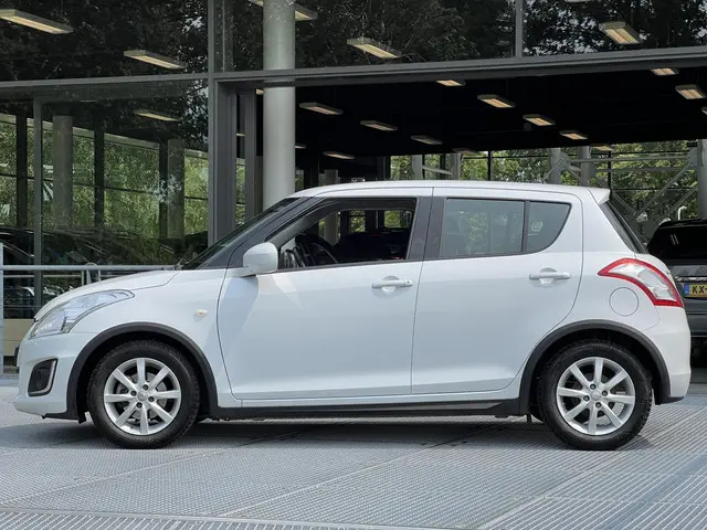 Suzuki Swift 1.2 Dynamic EASSS 2015 Benzine 14
