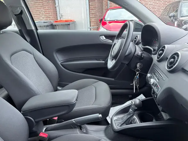 Audi A1 1.0 TFSI Pro Line Automaat 2016 Benzine 2