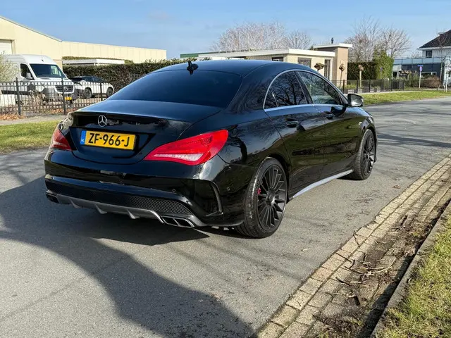 Mercedes-Benz CLA AMG 45 4MATIC 2015 Benzine 4