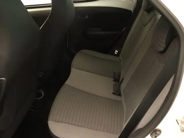 Toyota Aygo 1.0 VVT-i x-play limited 2019 Benzine 14