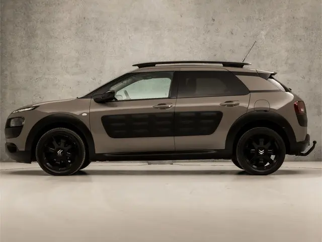 Citroën C4 Cactus 1.2 PureTech Black Pack 2016 Benzine 2