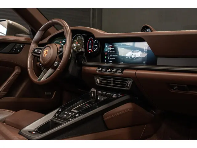 Porsche 911 Cabrio 3.0 Carrera GTS 2022 Benzine 43