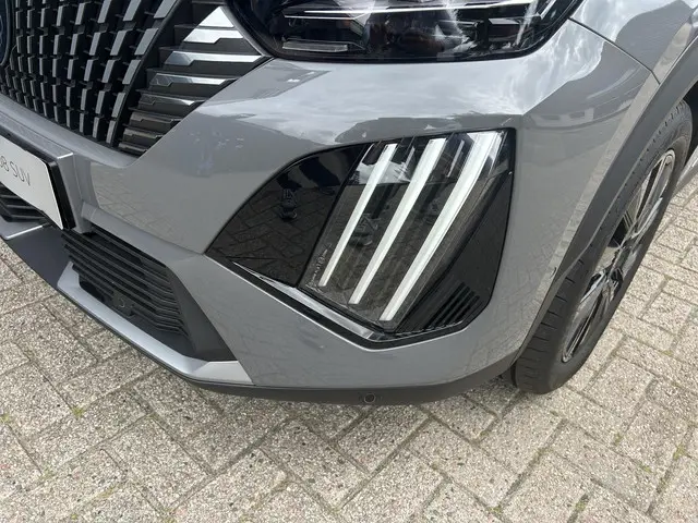 Peugeot 2008 1.2 Hybrid 145 GT 2025 Hybride Benzine 42