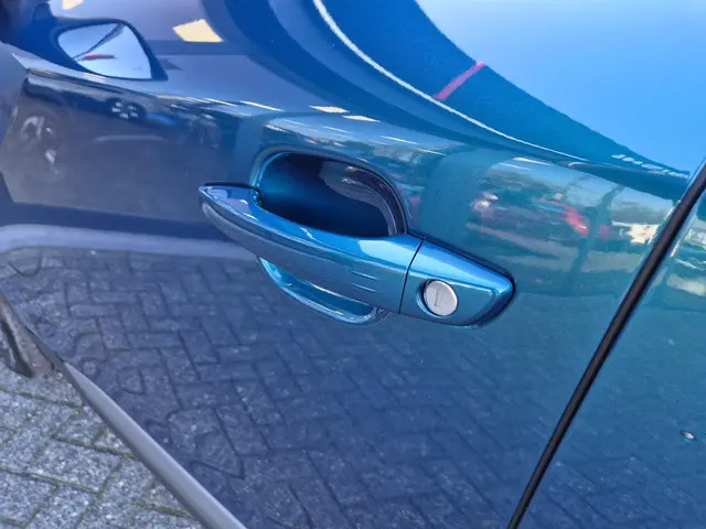 Peugeot 2008 1.2 Hybrid 145 GT 2025 Hybride Benzine 45