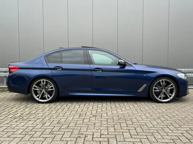 BMW 5 Serie M550i xDrive High Executive 2019 Benzine 6