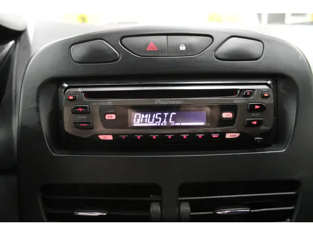 Renault Clio Estate 0.9 TCe Authentique 2014 Benzine 12