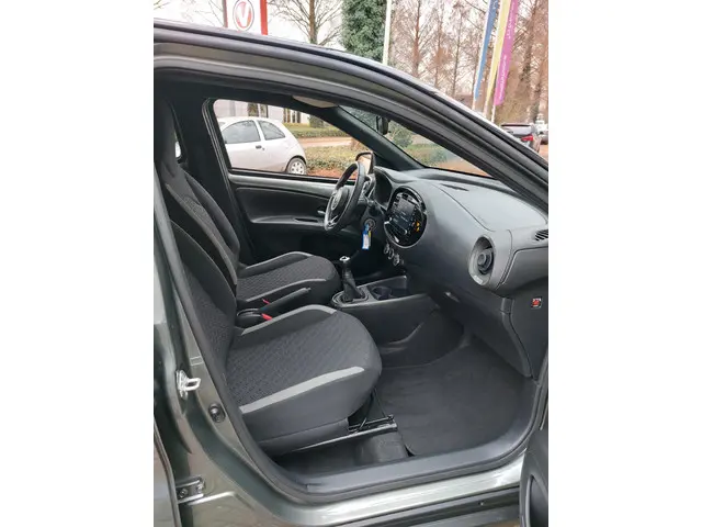 Toyota Aygo X 1.0 VVT-i MT Pulse 2022 Benzine 12