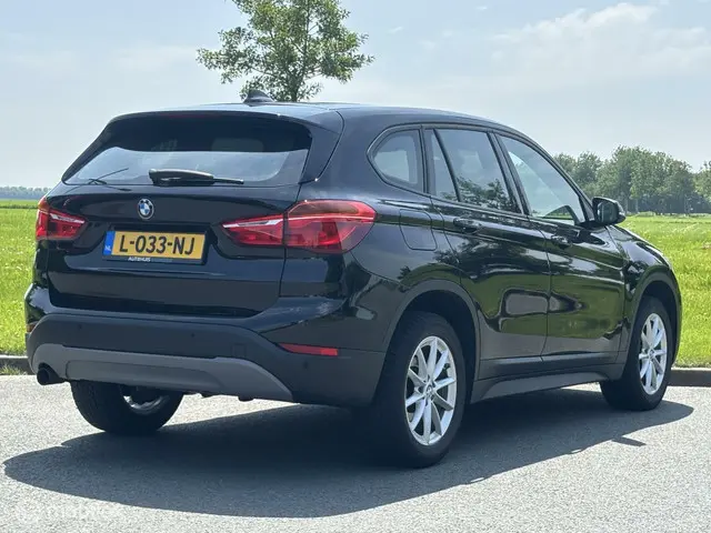 BMW X1 sDrive18i High Executive | Garantie | 2018 Benzine 2