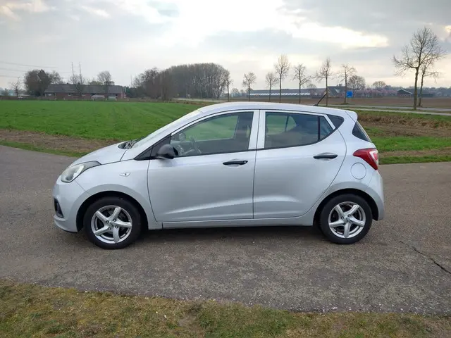 Hyundai i10 1.0i i-Motion 2015 Benzine 4
