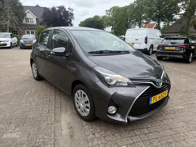 Toyota Yaris 1.5 Hybrid Aspiration 2015 Hybride Benzine 8